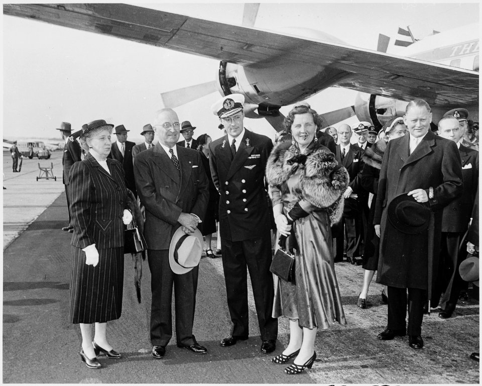 Photograph of the President and Mrs. Truman welcoming Queen Juliana of the Netherlands and her husband, Prince... - NARA - 200372