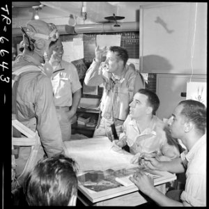 Pilot tells of dive bombing of Wake Island in ready room of USS Yorktown (CV-10). - NARA - 520801