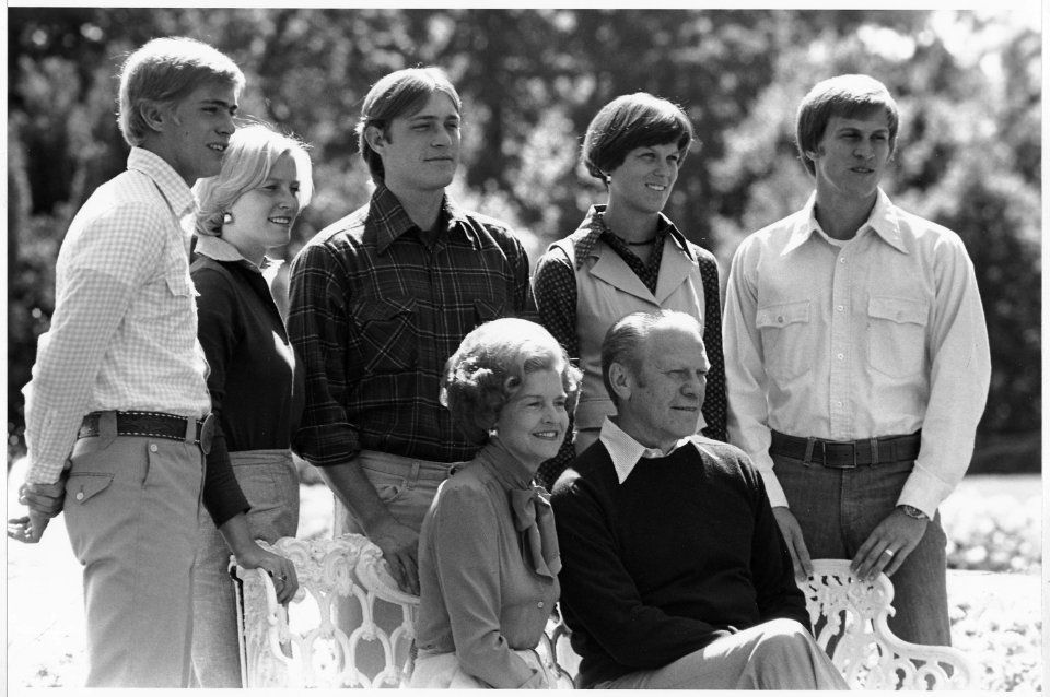 Photograph of the President Gerald Ford and his Family on the South Lawn of the White House - NARA - 186836