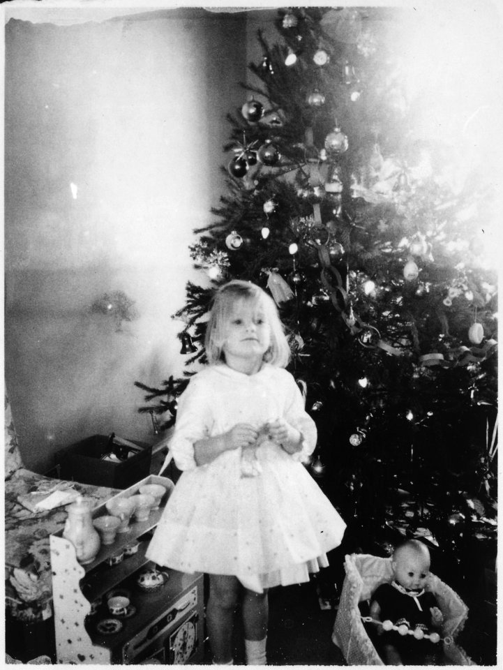 Photograph of Susan Ford (the Daughter of Gerald and Betty Ford) in Front of the Christmas Tree at the Ford Residence... - NARA - 187045
