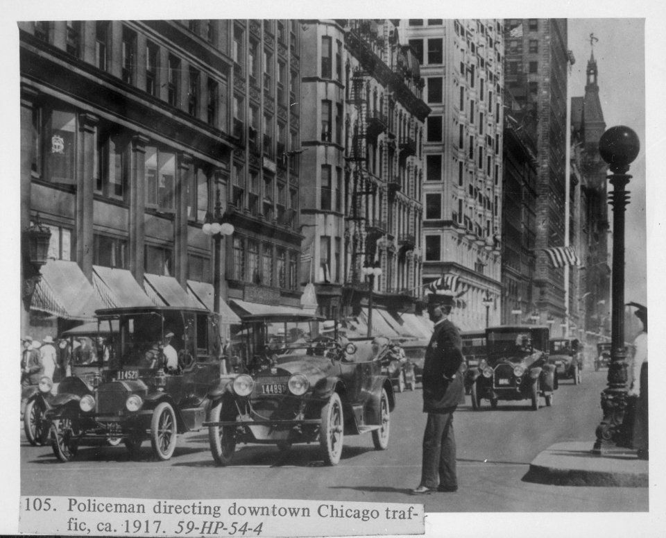 Policeman directing downtown Chicago traffic, ca. 1917 - NARA - 518065