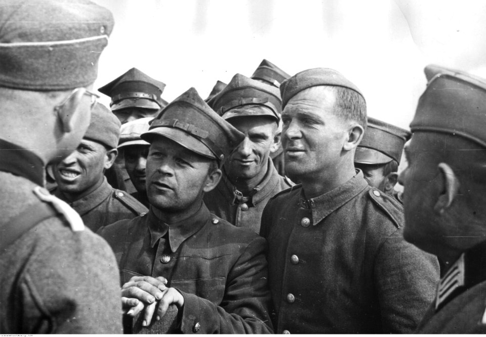 Polscy jeńcy wojenni z kampanii wrześniowej (2-108)