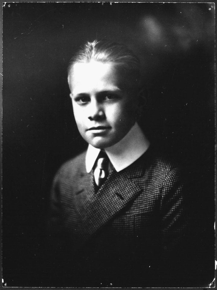 Portrait of Gerald R. Ford, Jr. - NARA - 186927