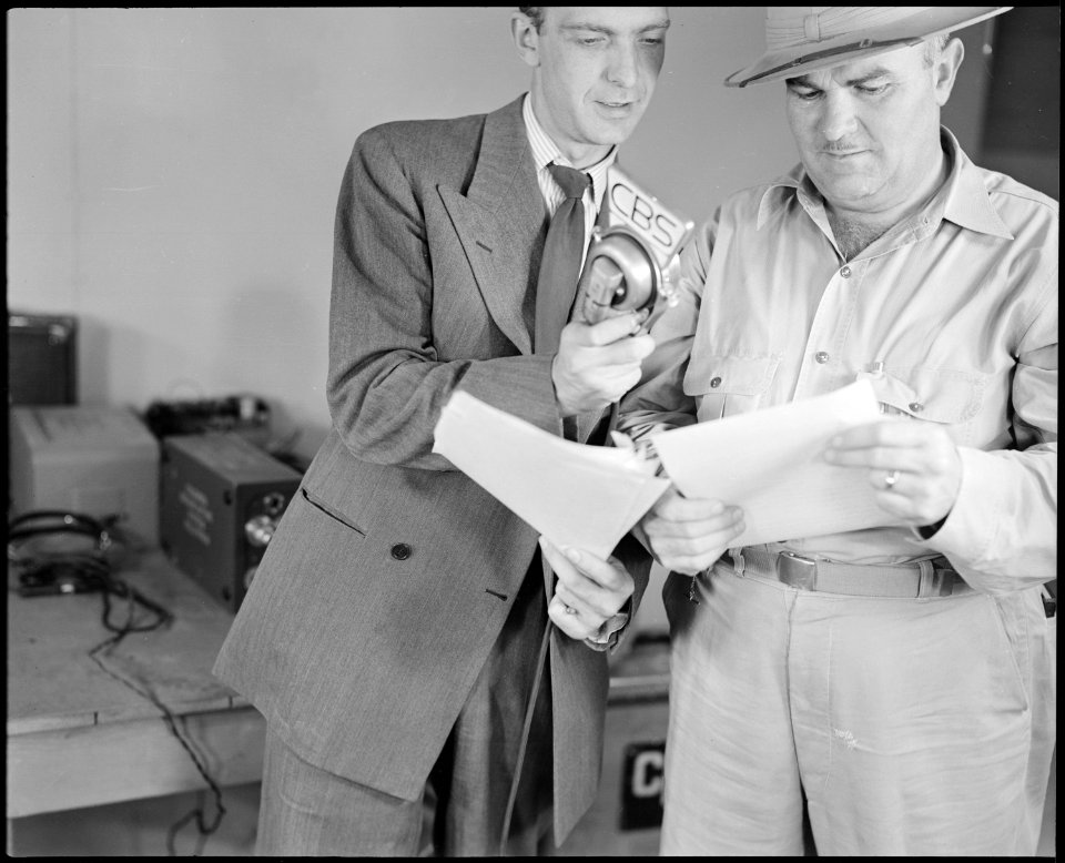 Poston, Arizona. Announcer Chet Huntley of the C.B.S. interviewing Ellis Georgia, War Relocation A . . . - NARA - 536082