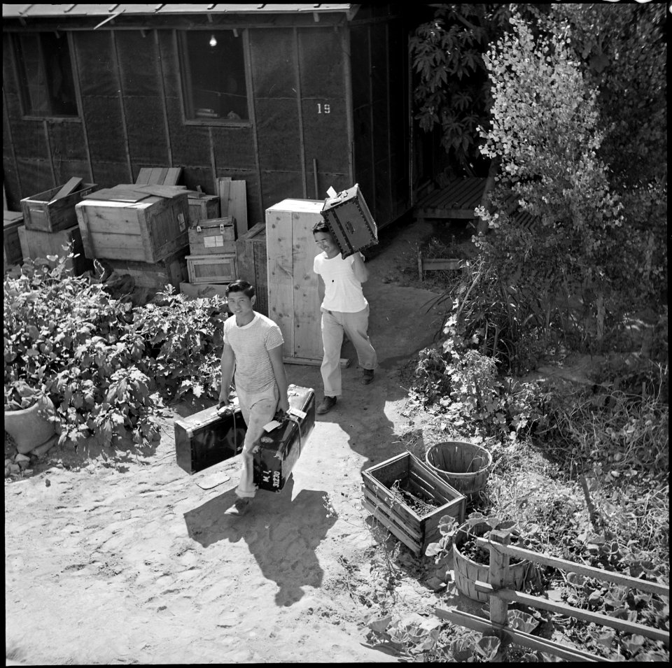 Poston, Arizona. Baggage of residents leaving from the Parker, Arizona railroad station is picked u . . . - NARA - 539861