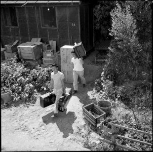Poston, Arizona. Baggage of residents leaving from the Parker, Arizona railroad station is picked u . . . - NARA - 539861