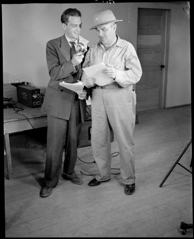 Poston, Arizona. Announcer Chet Huntley of the C.B.S. interviewing Ellis Georgia, War Relocation Au . . . - NARA - 536083