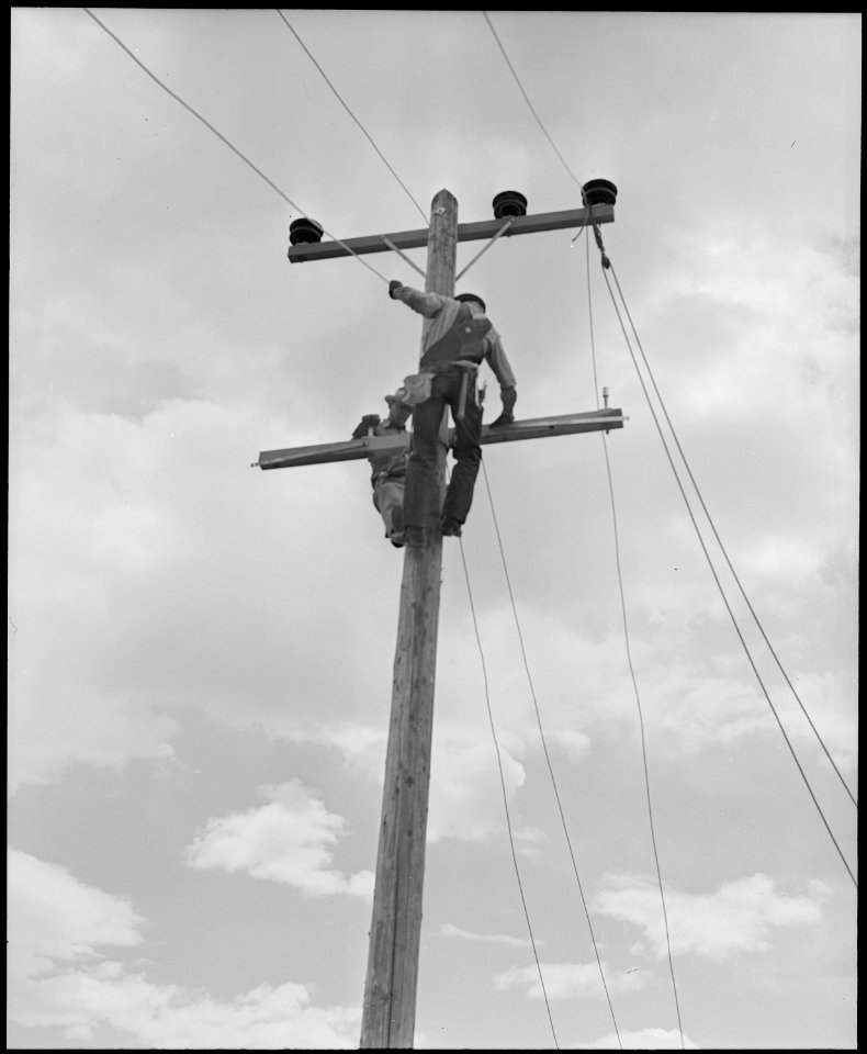 Poston, Arizona. Electric lighting is being installed at this War Relocation Authority center for e . . . - NARA - 536315