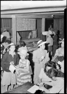 Poston, Arizona. Evacuees of Japanese ancestry register at War Relocation Authority centers where t . . . - NARA - 536304