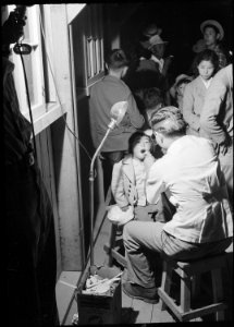 Poston, Arizona. Evacuees of Japanese ancestry are given preliminary medical examinations upon arri . . . - NARA - 536293