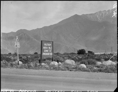 Poston, Arizona. Highway leading to this War Relocation Authority center for evacuees of Japanese a . . . - NARA - 536010