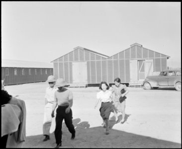 Poston, Arizona. Evacuees of Japanese ancestry spending their first day at this War Relocation Auth . . . - NARA - 536135