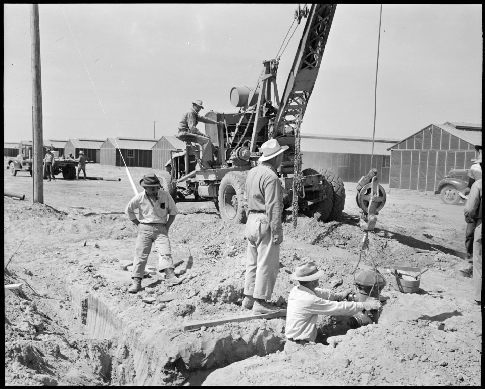 Poston, Arizona. Installing fire hydrants at this War Relocation Authority center for evacuees of J . . . - NARA - 536312