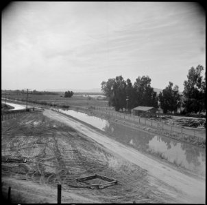 Poston, Arizona. In the foreground can be seen the irrigation canal which will supply Poston with a . . . - NARA - 536638