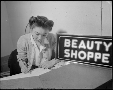 Poston, Arizona. Laura Mukogawa, Beauty shop receptionist - NARA - 536653