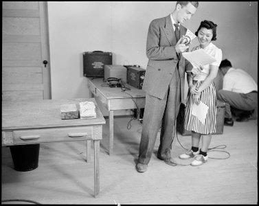 Poston, Arizona. Florence Mori, evacuee of Japanese ancestry at this War Relocation Authority cente . . . - NARA - 536081