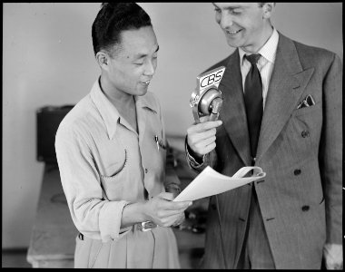 Poston, Arizona. Key Nishimura with announcer Chet Huntley of CBS in a nationwide broadcast at this . . . - NARA - 536281