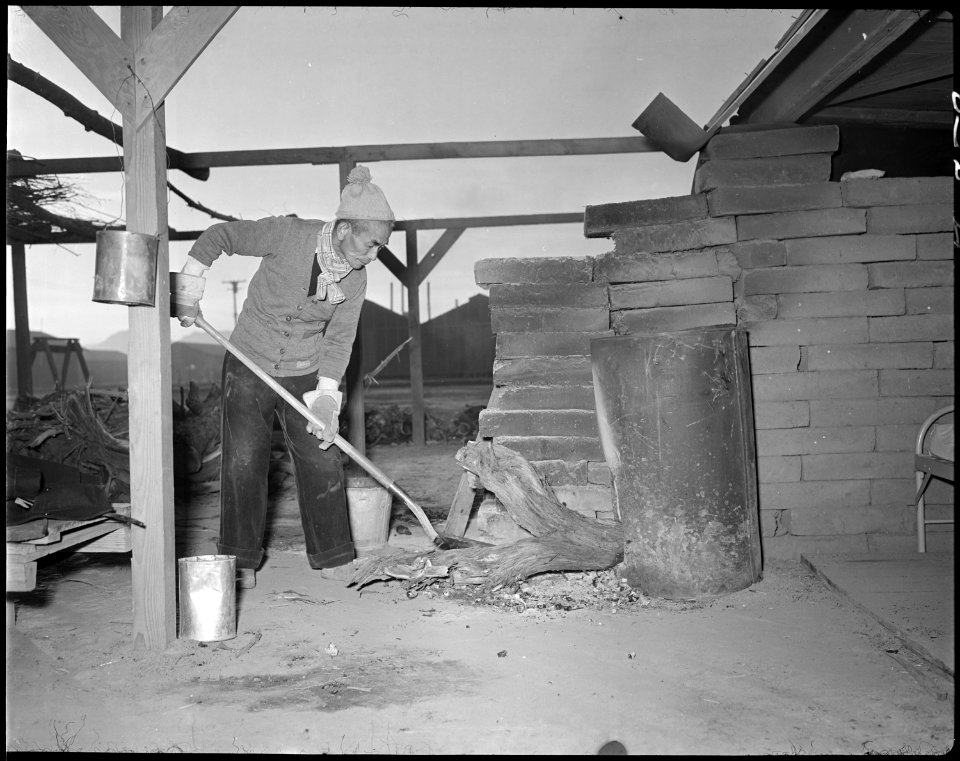 Poston, Arizona. New Year's Fair. A kitchen in the fair area served pie and tea to visitors to thi . . . - NARA - 536661