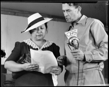 Poston, Arizona. Mrs. Lyle Kurisaki, evacuee of Japanese ancestry, and Norris James, War Relocatio . . . - NARA - 536087