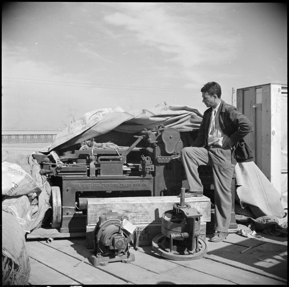 Poston, Arizona. Norris James with a Whitlook flat-bed printing press, which is owned by the staff . . . - NARA - 536611