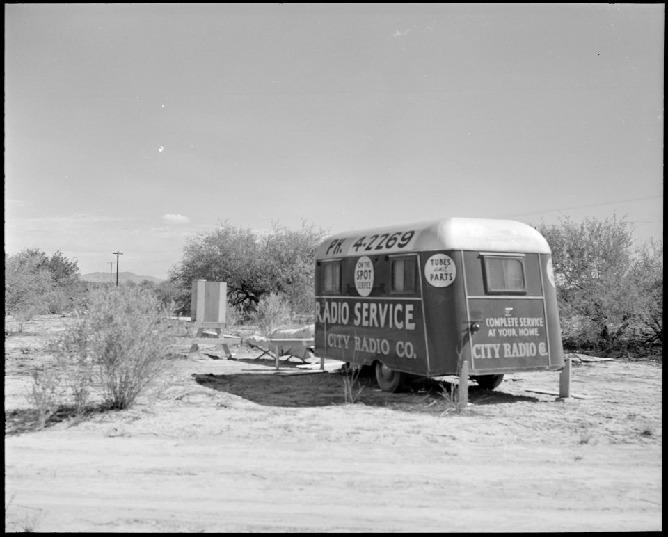 Poston, Arizona. Radio Service - NARA - 536119