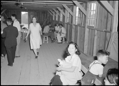 Poston, Arizona. Preliminary medical examinations are made upon arrival of evacuees of Japanese ancestry. - NARA - 536143 photo