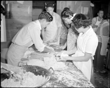 Poston, Arizona. New Year's Fair. Kitchen crew making pies, which were sold to appreciative custom . . . - NARA - 536663