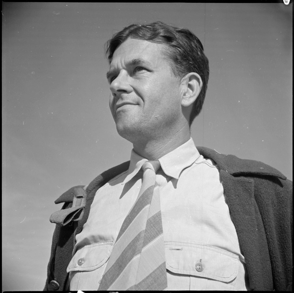 Poston, Arizona. Norris James, Reports Officer - NARA - 536636