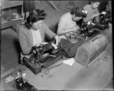 Poston, Arizona. Sewing School. Evacuee students are taught here not only to design but make cloth . . . - NARA - 536645