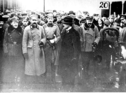 Powitanie Józefa Piłsudskiego na Dworcu Wiedeńskim w Warszawie po przybyciu z Krakowa (22-204-2)