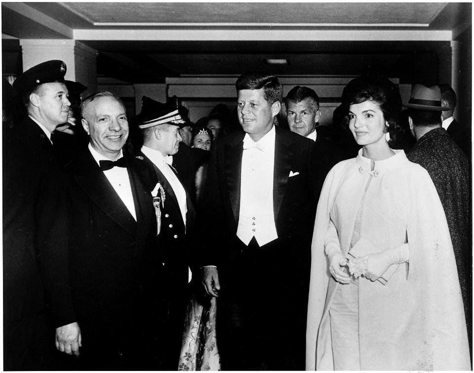 President and Mrs. Kennedy arrive for Inaugural Ball. President Kennedy, Mrs. Kennedy, others. National Guard Armory... - NARA - 194171
