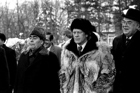 President Ford and Soviet General Secretary Leonid I. Brezhnev - NARA - 7162534 photo
