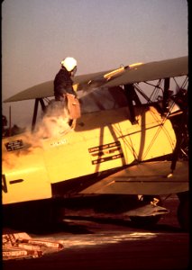 PREPARING TO SULFUR-DUST GRAPE VINES - NARA - 542496