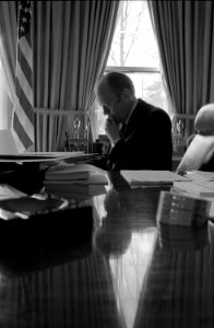 President Ford at his desk - NARA - 6829607 photo