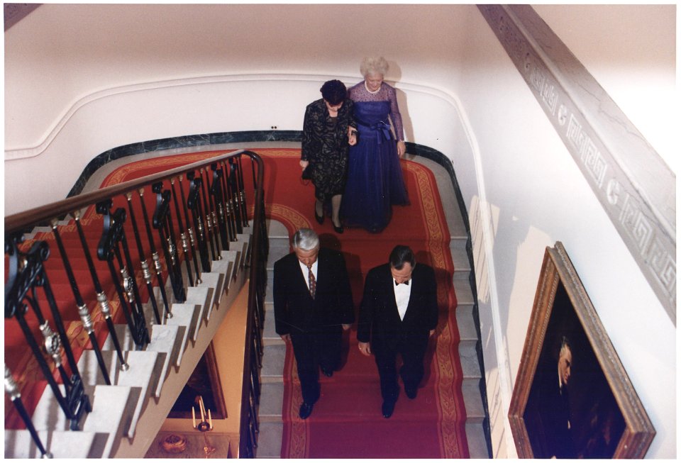 President and Mrs. Bush host a State Dinner for Russian President and Mrs. Boris Yeltsin at the White House - NARA - 186452