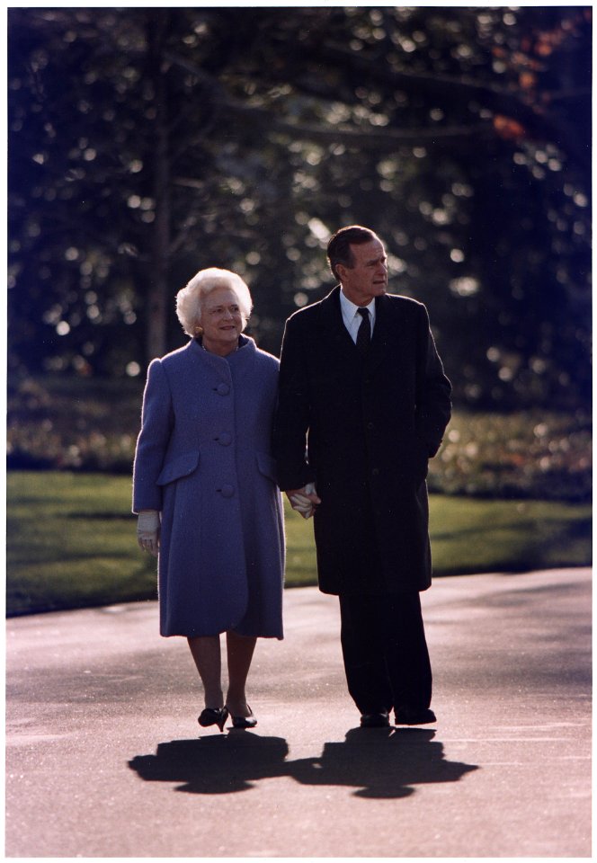 President and Mrs. Bush take a last walk around the White House Grounds - NARA - 186464
