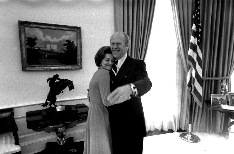 President and Mrs. Ford hug - NARA - 7140623