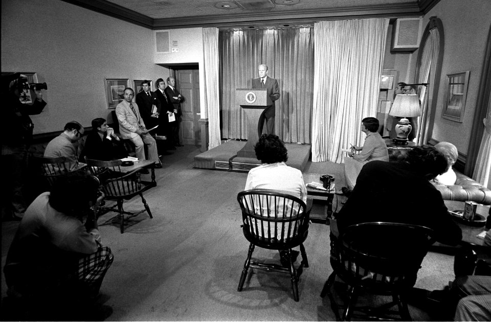 President Ford urges congressional enactment of the National Swine Flu Influenza Program - NARA - 7064725