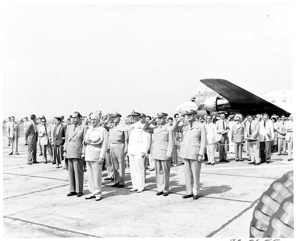 President Gallegos of Venezuela and President Truman at attention in ceremony at airport where President Gallegos has... - NARA - 199813