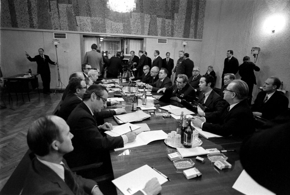 President Ford at the Vladivostok Summit Meeting - NARA - 7158220