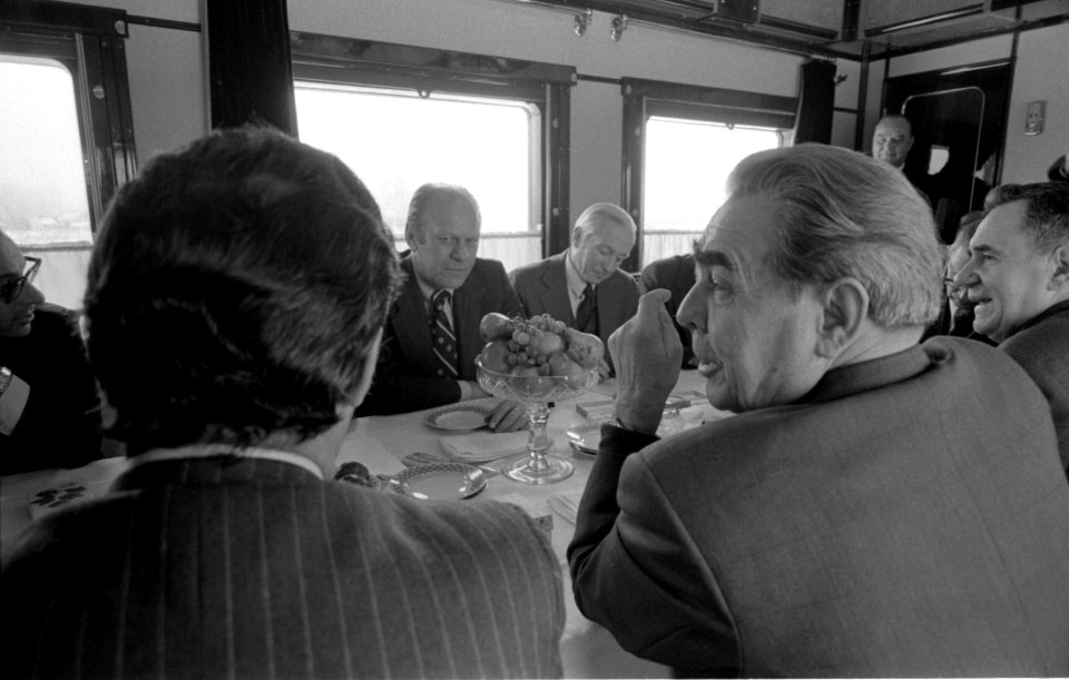 President Ford travels to the Vladivostok Summit Meeting, 1974 - NARA - 7158147