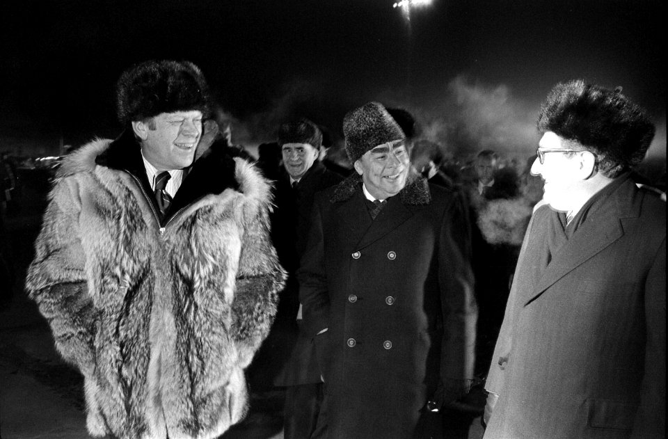 President Ford informally concludes the Vladivostok Summit - NARA - 7062568