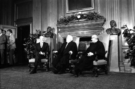 President Ford with Warren Burger and John Paul Stevens - NARA - 7141555