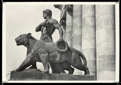 Poznan, Opera im. S. Moniuszki, rzezba przed teatrem 1939 (67982009)
