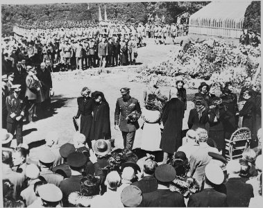 President Harry S. Truman, Eleanor Roosevelt, other members of President Roosevelt's family, and a portion of the... - NARA - 199073 photo