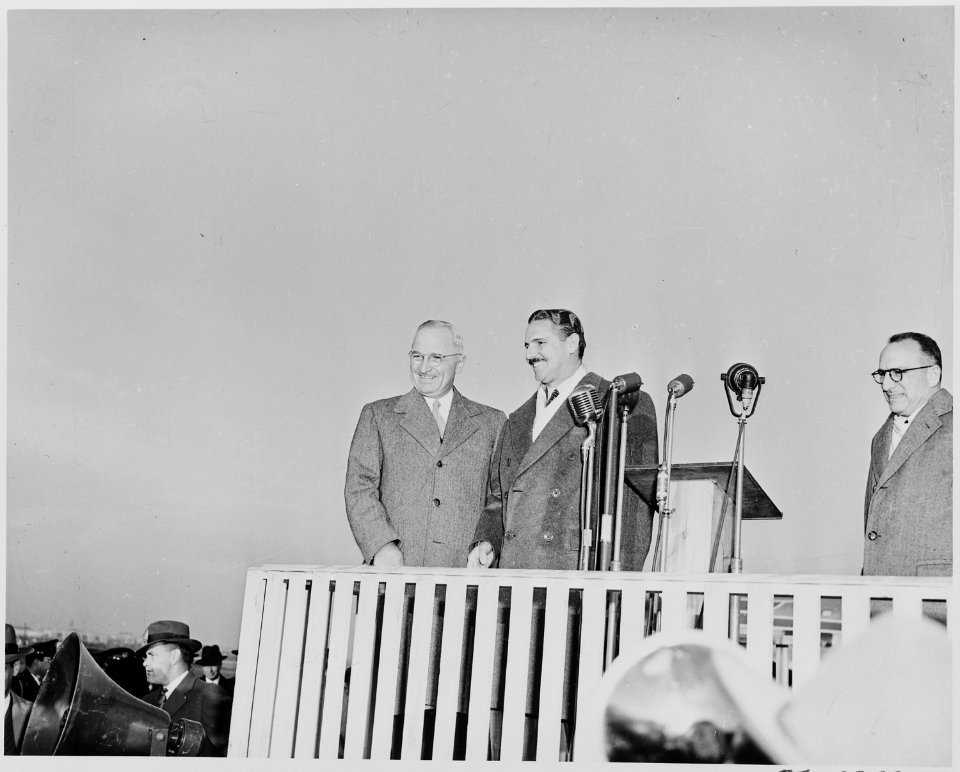 President Truman (left) and President Prio Socarras of Cuba on platform upon President Socarras' arrival at National... - NARA - 200032