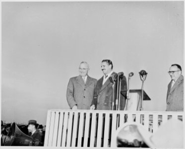 President Truman (left) and President Prio Socarras of Cuba on platform upon President Socarras' arrival at National... - NARA - 200032