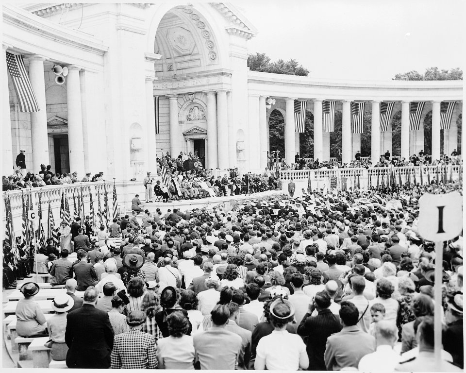 President Truman attends a Memorial Day ceremony at Arlington National Cemetery and lays a wreath at the Tomb of the... - NARA - 199732