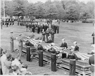 President Truman attending the burial of twenty soldiers at Arlington National Cemetery. These twenty are the first... - NARA - 199687 photo