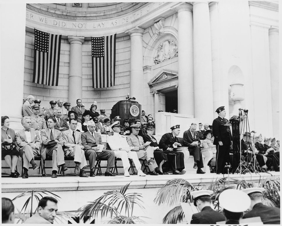 President Truman attends a Memorial Day ceremony at Arlington National Cemetery and lays a wreath at the Tomb of the... - NARA - 199729